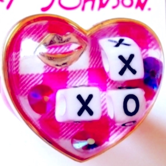New BETSEY JOHNSON XOX GINGHAM HEART RING - Picture 9 of 11